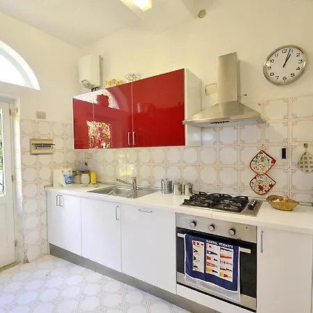 Sleeps 8 Air Con Wifi فيلة