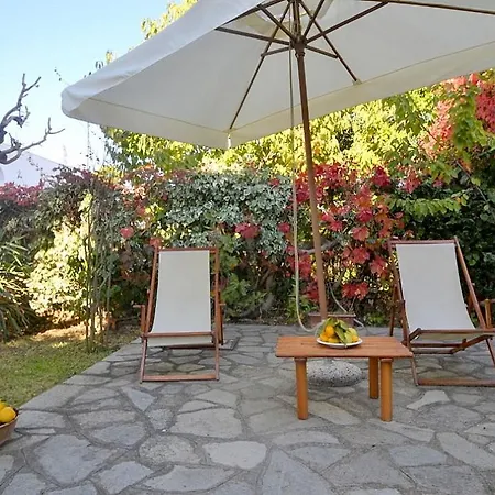 Sleeps 8 Air Con Wifi فيلة